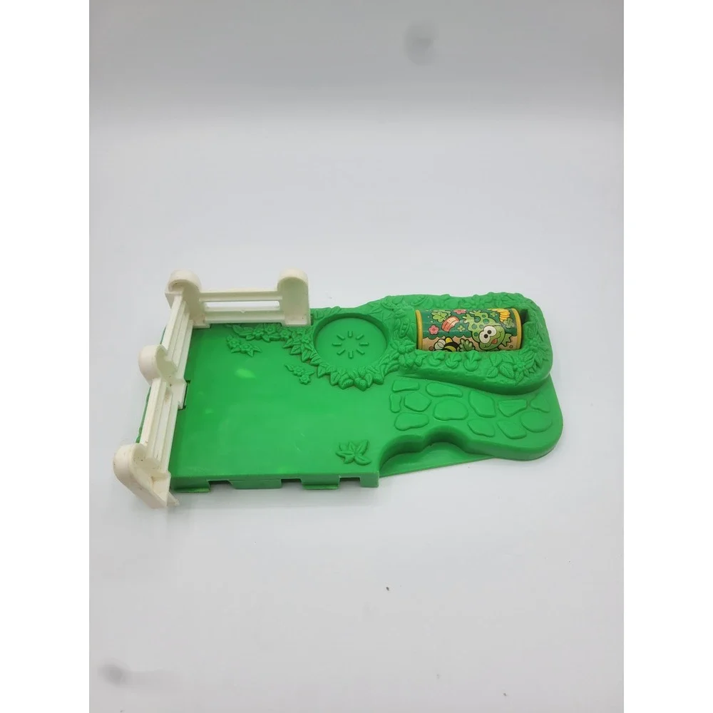 Vintage Fisher Price Little People Garden Base Picket Fence Rotating Bug Drum